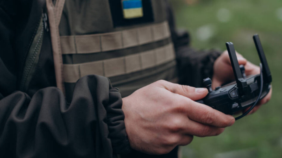 Українських школярів почнуть навчати керуванню FPV-дронами