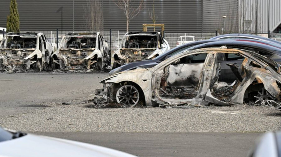 ФБР створило спецгрупу для розслідування атак на Tesla