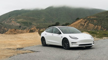 Акції Tesla впали на 15% – найбільше денне падіння з 2020 року