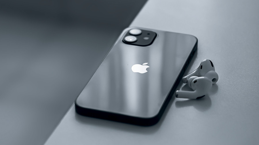 Помилка в iOS 18.4 повертає в iPhone давно видалені застосунки та ігри