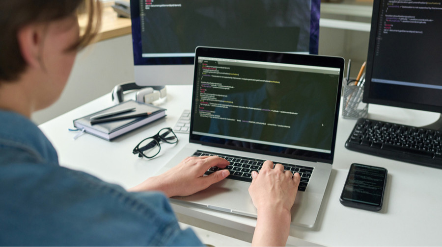 Українські IT-спеціалісти з досвідом від 3 до 5 років заробляють на 34% більше в Європі, ніж в Україні