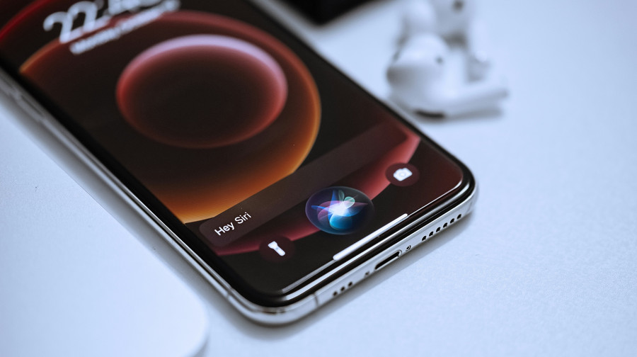 Apple все ще хоче інтегрувати ШІ в Siri, попри невдалий старт Apple Intelligence