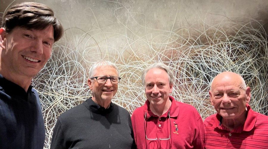 Bill Gates met Linux kernel creator Linus Torvalds for the first time