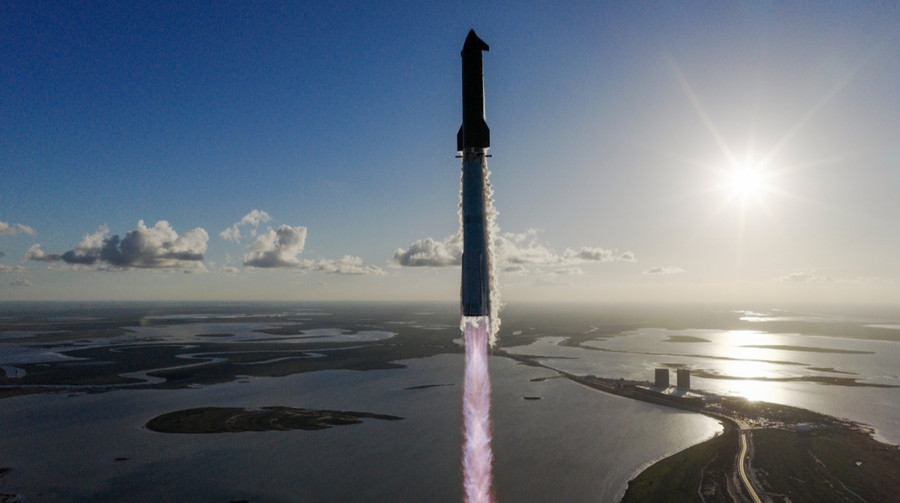 Starship від SpaceX успішно завершив 11-й тестовий запуск та приводнився в Індійському океані