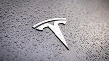 Новий судовий позов проти Tesla може нашкодити запуску роботаксі компанії