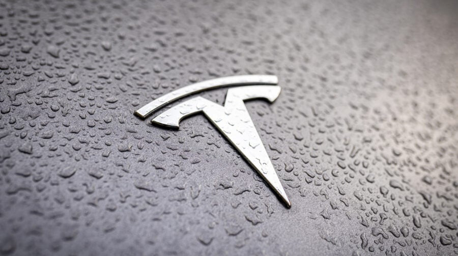 Новий судовий позов проти Tesla може нашкодити запуску роботаксі компанії