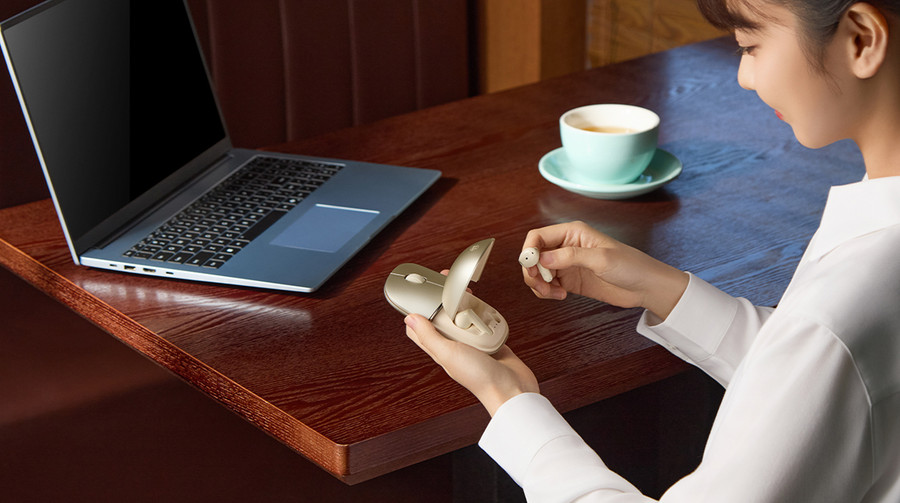 Honor introduced a computer mouse with built-in headphones