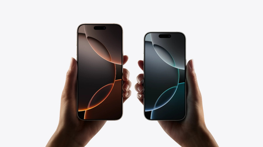 Apple customers flock to stores to buy iPhones ahead of Trump tariffs