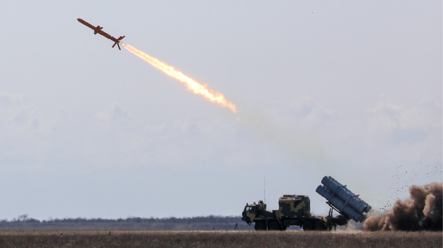 Україна та Німеччина підписали угоду про фінансування виробництва української далекобійної зброї