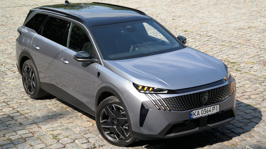 Peugeot 5008: шановна велика родино, ваш космоліт прибув!