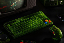 8BitDo presents keyboard and mouse in the style of the original Xbox