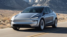Tesla демонструє нову Model Y, яка самостійно залишає конвеєр на заводі Giga Texas