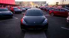 Кількість оголошень про продаж вживаних Tesla різко зросла в березні 2025 року