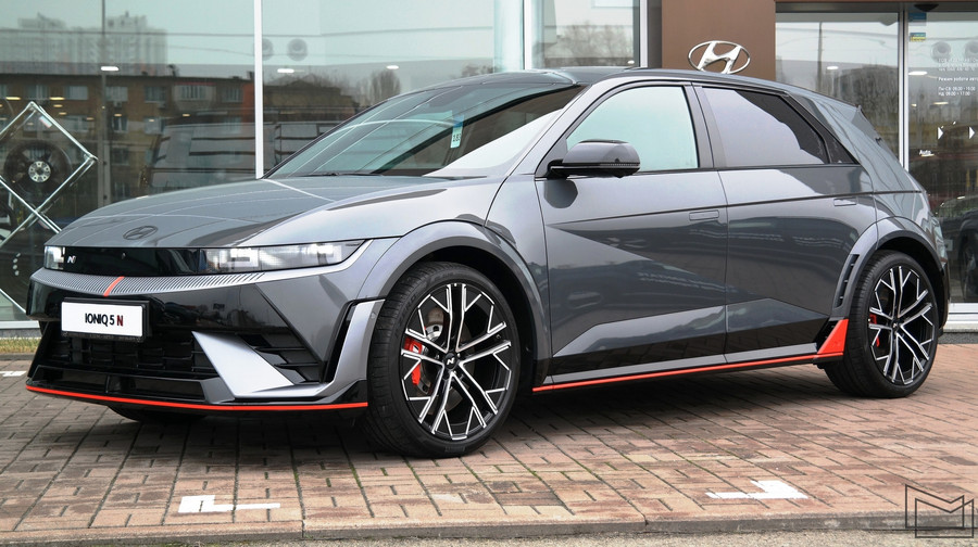 Hyundai Ioniq 5 N: перший погляд, унікальна техніка, враження за кермом