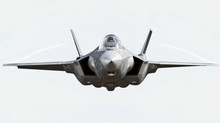 Elon Musk criticizes F-35 fighters, calling them easy prey for a flock of cheap drones