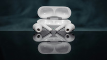 Навушники Apple AirPods навчаться перекладати текст у режимі реального часу