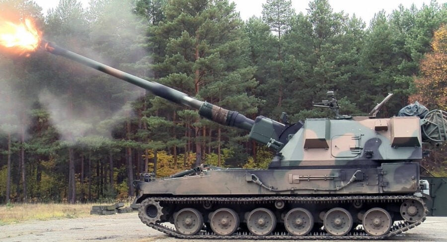 The 55-mm AHS Krab SpGH, a Polish version of the AS-90, for the Armed Forces