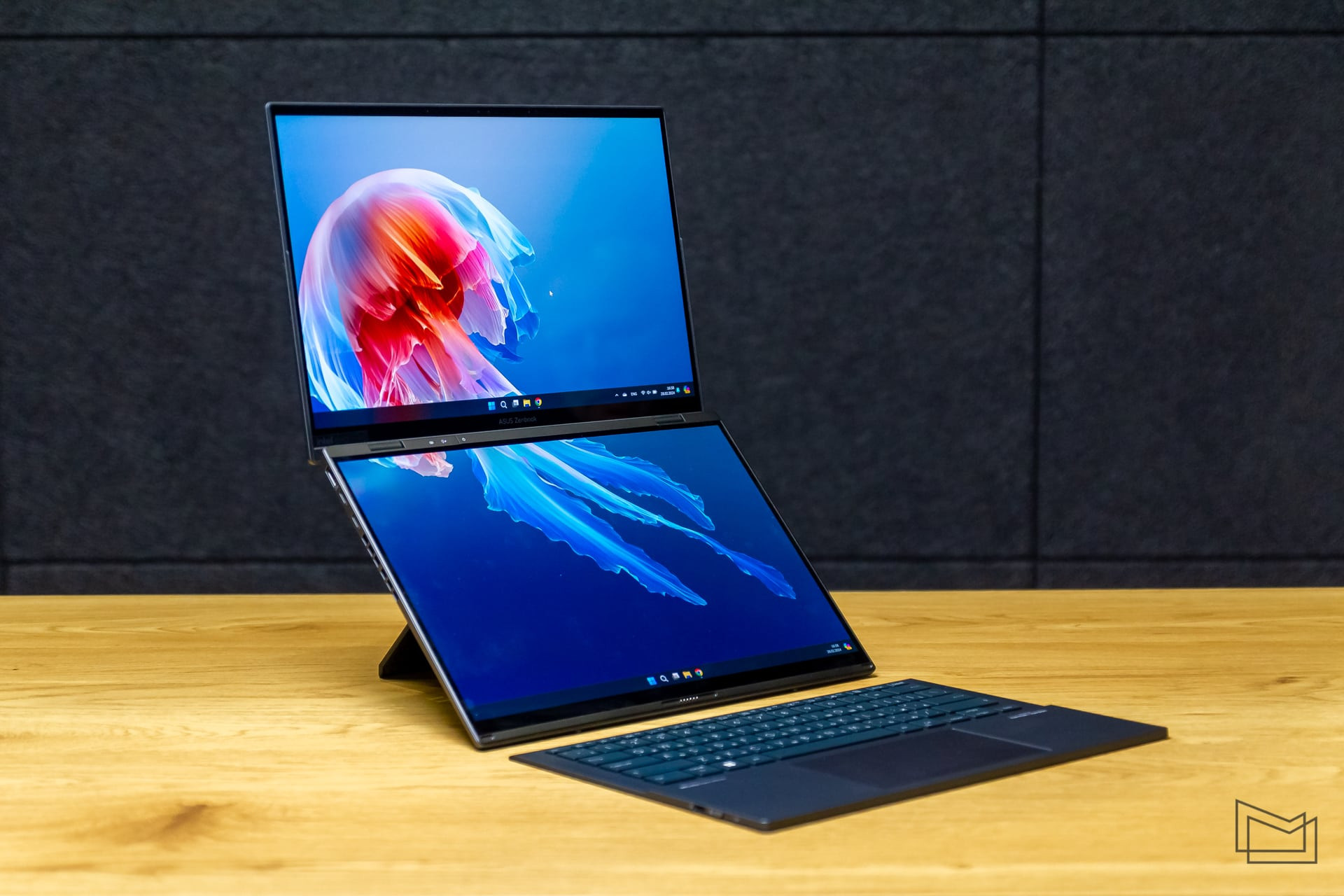 Огляд ASUS Zenbook DUO (2024) UX8406: один екран добре, а два краще?