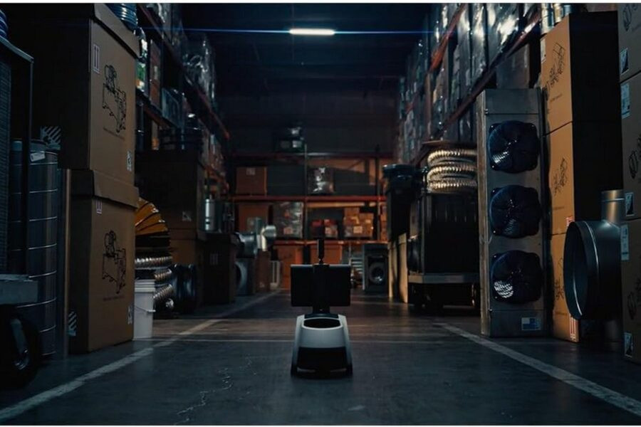 Amazon представила робота Astro для бізнесу – він «працюватиме» охоронцем