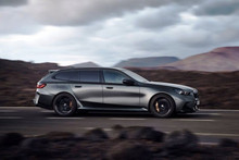 Sports car for the weekend: BMW M5 Touring wagon - your dog in the trunk will be very happy with this car!