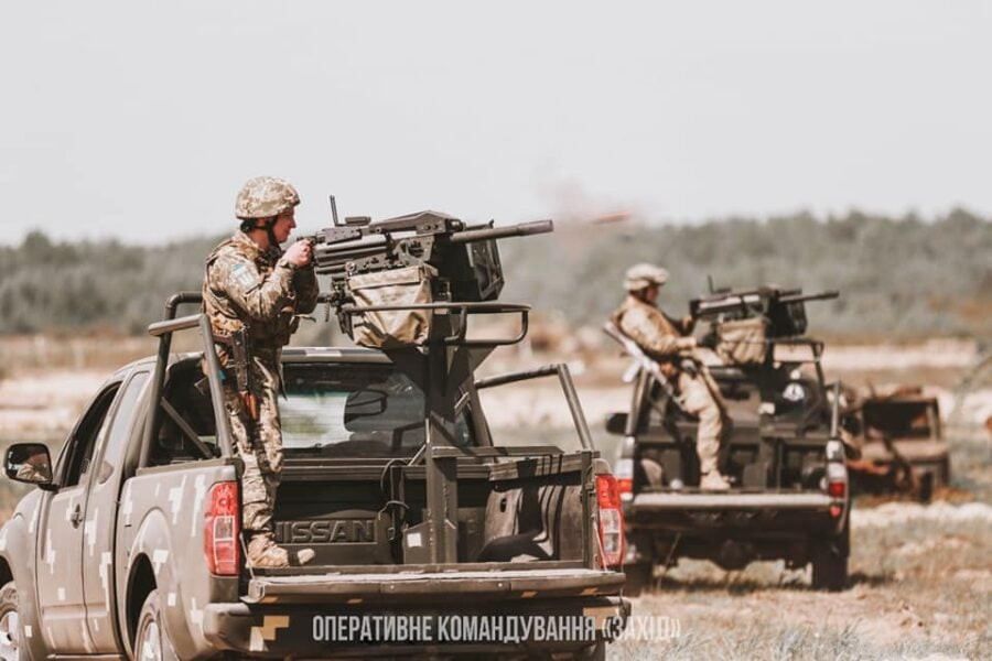 Real Banderomobiles: Armed Forces showed pickups with American grenade launchers Mk 19