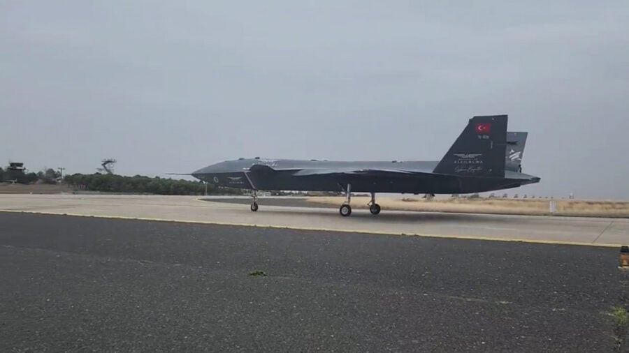 Baykar Bayraktar Kızılelma UAV prototype took to the runway for the first time