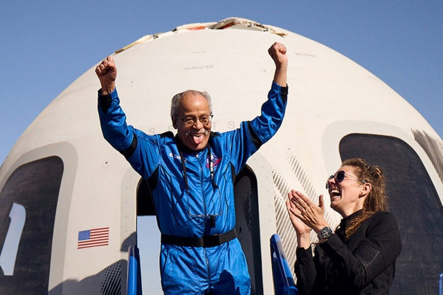 Blue Origin sends tourists into space for the first time in almost two years