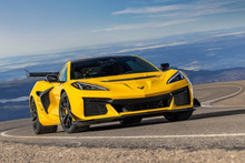 Dream car Friday: Chevrolet Corvette ZR1 presented - turbo V8 with 1064 horses and modified aerodynamics