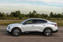Cross-sedan Citroen C4 X received a Ukrainian price tag - from UAH 895,000.