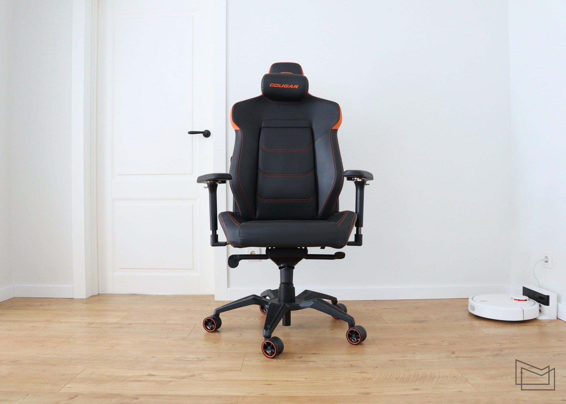 Cougar Armor EVO review - lumbar support chair for long hours of work and gaming