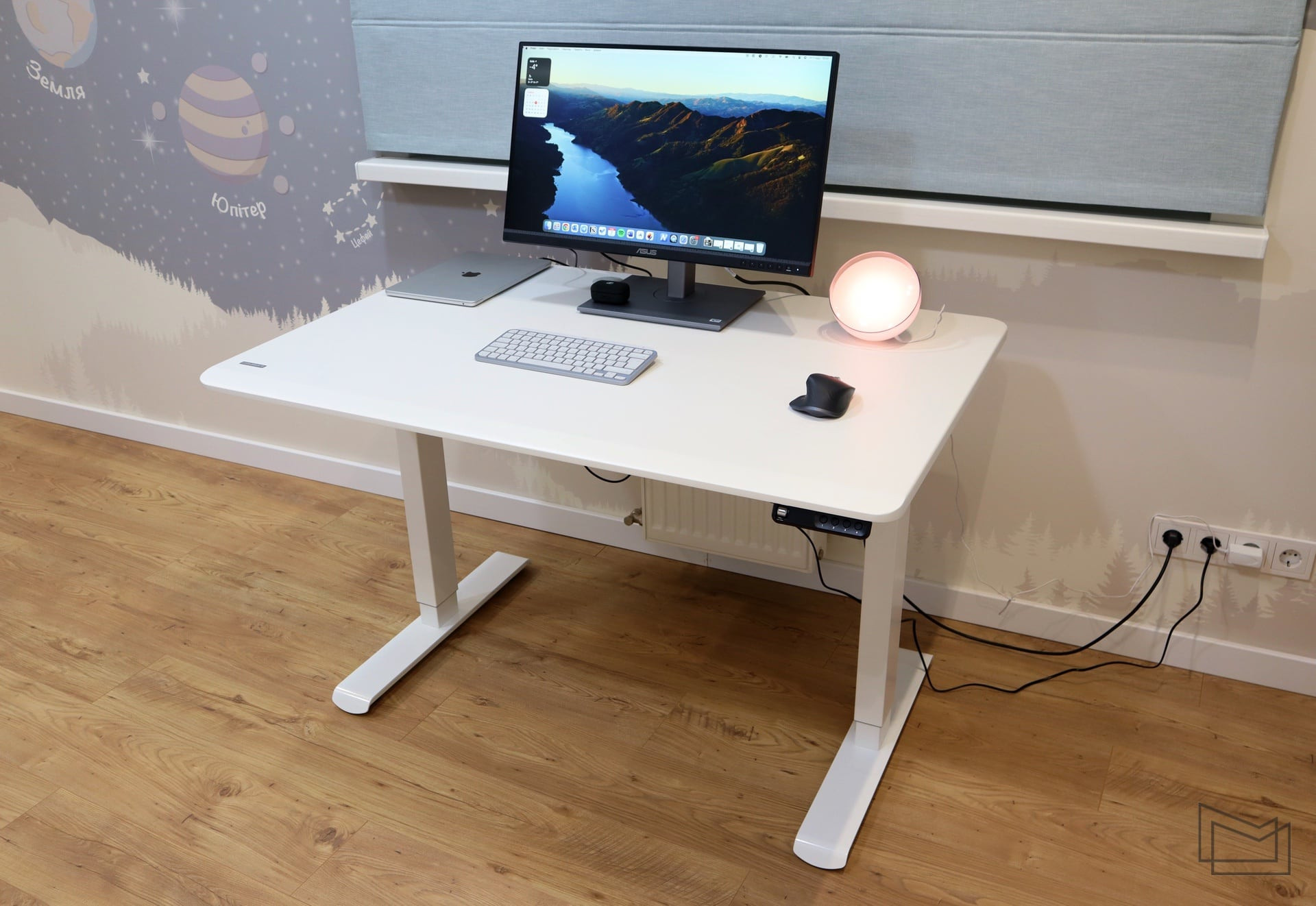 Cougar Royal 120 Pure review - computer desk with height adjustment