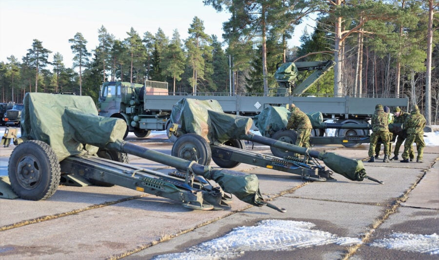 Естонія відправила в Україну гаубиці Д-30 та багато іншого озброєння