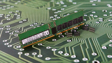 Пам’ять DDR4/DDR5 подешевшала на 20% за останній квартал. Очікується додаткове зниження ціни