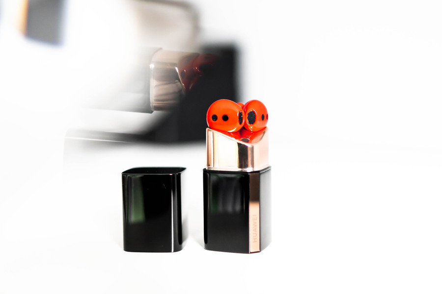Огляд HUAWEI FreeBuds Lipstick: гаджети ще не були такими романтичними