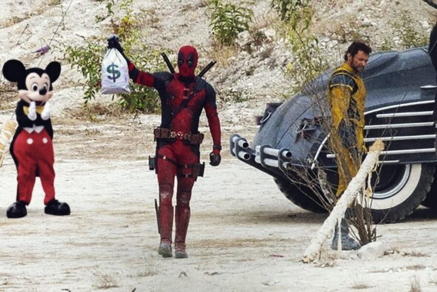 Ryan Reynolds shows real photos from the set of Deadpool 3