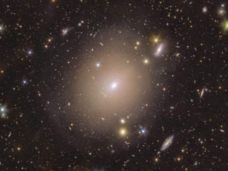 Телескоп Euclid зафіксував рідкісне кільце Ейнштейна, демонструючи викривлення простору