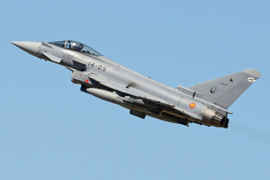 There will be planes! Maybe a Eurofighter Typhoon. Great Britain is going to train Ukrainian pilots on NATO fighter jets