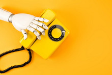The US Federal Communications Commission (FCC) has banned automated calls containing AI-generated voices