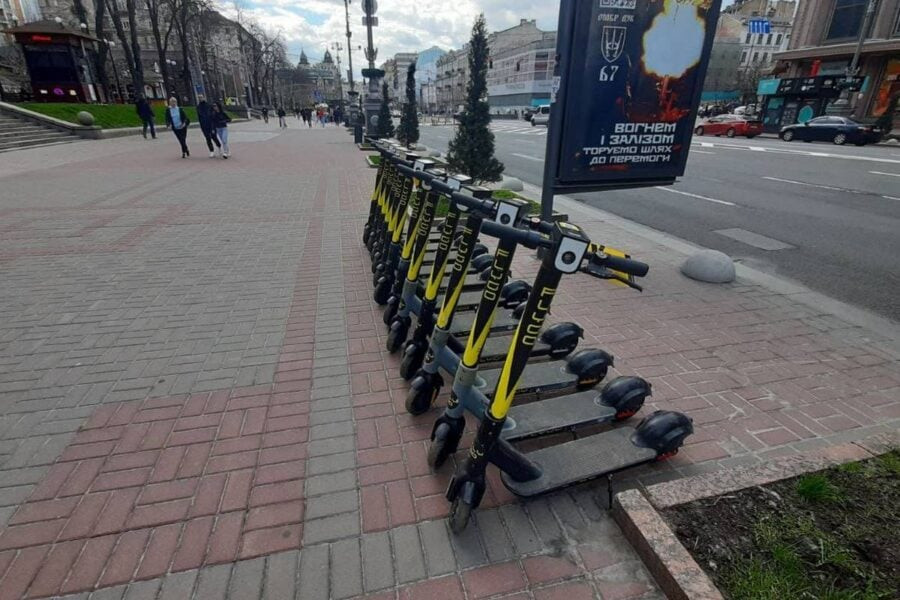 У Києві почав працювати прокат електросамокатів FlyGo від підприємців із Кривого Рогу