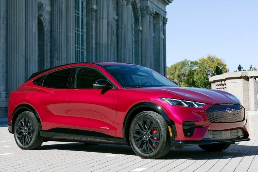 Оновлення для Ford Mustang Mach-E: мінімальні зміни, але велике зниження ціни