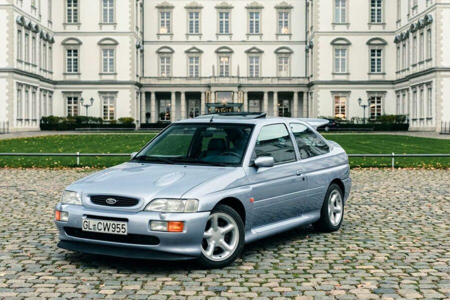 Останній «гарячий» Ford Escort RS Cosworth продають на аукціоні