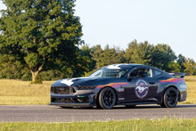 Представлено гоночне купе Ford Mustang Dark Horse R