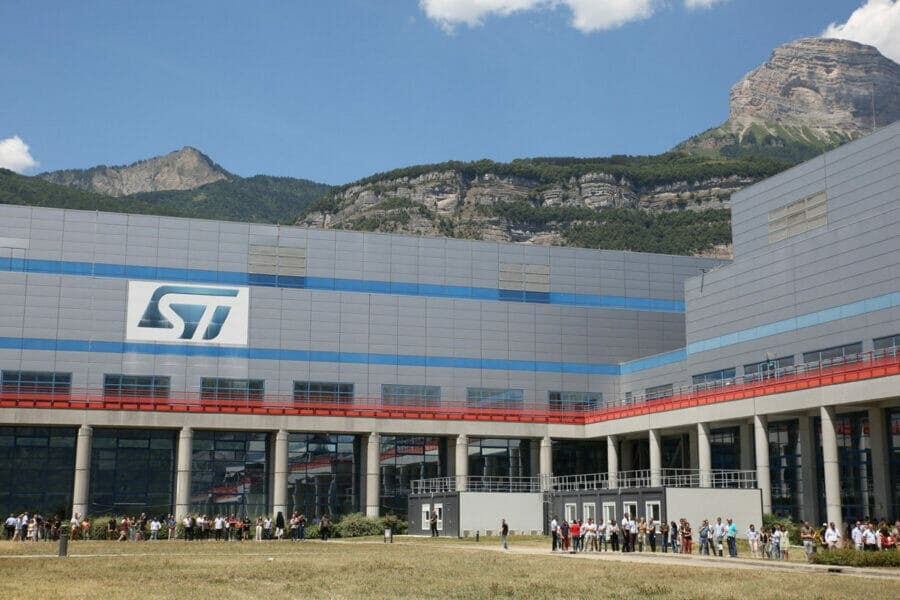 Франція інвестує €2,9 млрд у будівництво фабрики мікрочипів STMicroelectronics