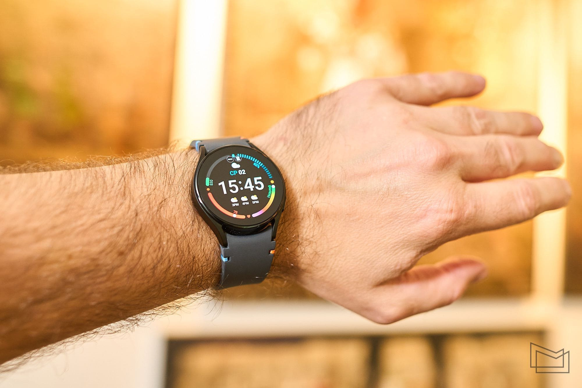 Galaxy Watch FE - an affordable smartwatch on Wear OS