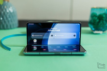 Samsung Try Galaxy now allows you to simulate the operation of an open Galaxy Fold with two iPhones