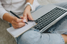 American student loses scholarship after using Grammarly
