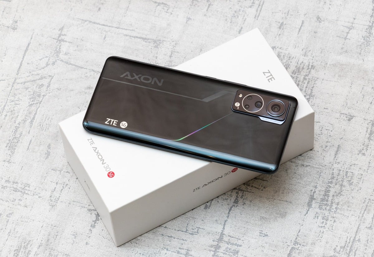 Огляд ZTE Axon 30 5G: смартфон без вирізу під селфі-камеру