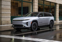 Electric car for Friday: Jeep Wagoneer S presented