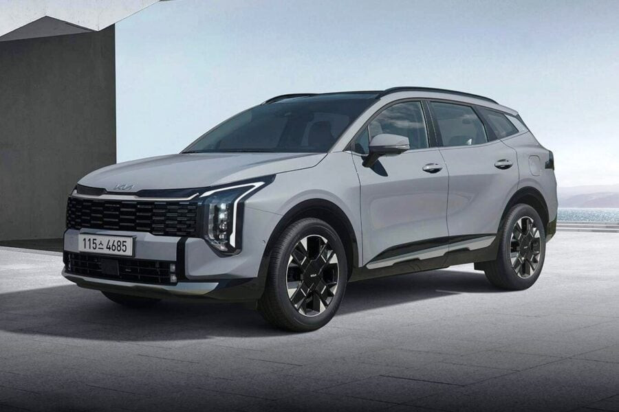 Updated KIA Sportage presented: vertical headlights on the outside, new steering wheel on the inside