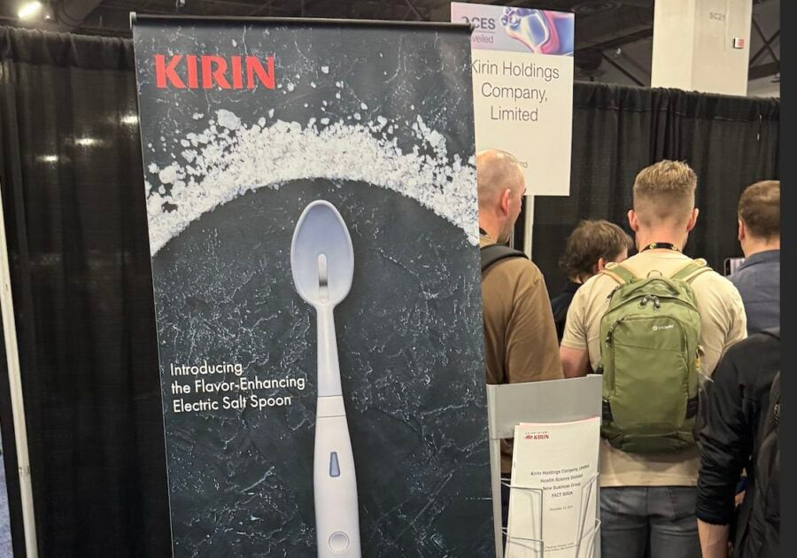 Kirin Holdings показала на CES 2025 Electric Salt Spoon - електричну ложку, яка робить їжу солонішою на смак